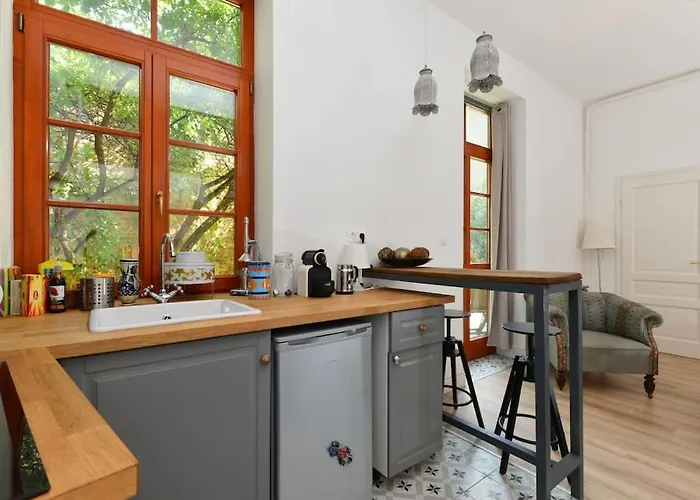 Case de vacanță Castle Hill Garden *